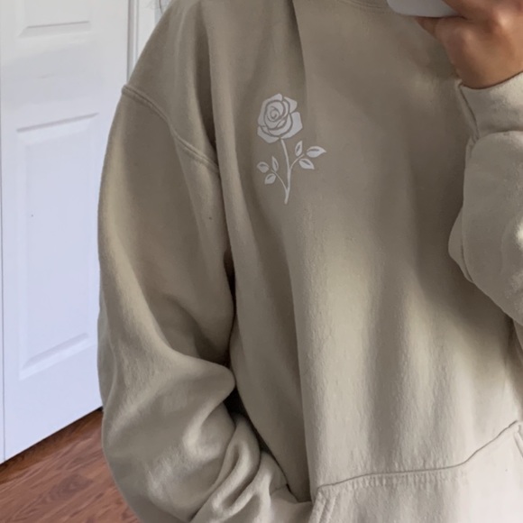 Cream colored sweatshirt with white rose - Picture 3 of 3